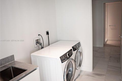 Condo in Miami, Florida, 4 bedrooms № 2301261 - photo 28