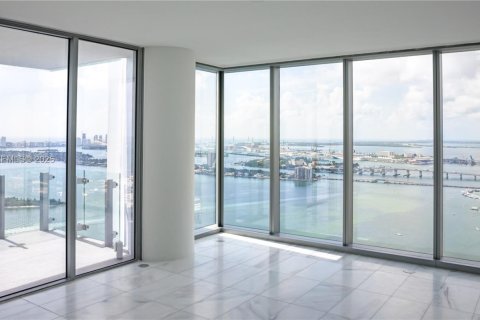 Condo in Miami, Florida, 4 bedrooms № 2301261 - photo 7