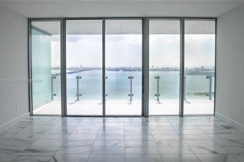 Condo in Miami, Florida, 4 bedrooms № 2301261 - photo 16