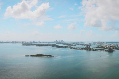 Condo in Miami, Florida, 4 bedrooms № 2301261 - photo 15