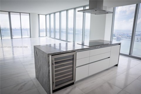 Condo in Miami, Florida, 4 bedrooms № 2301261 - photo 9