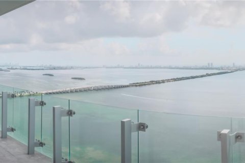 Condo in Miami, Florida, 4 bedrooms № 2301261 - photo 12