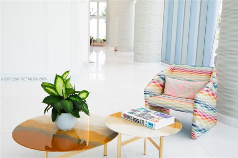 Condo in Miami, Florida, 4 bedrooms № 2301261 - photo 5