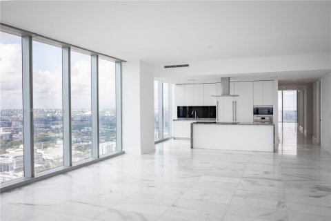 Condo in Miami, Florida, 4 bedrooms № 2301261 - photo 11