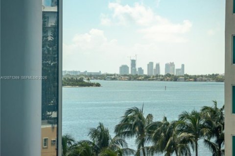 Condo in Miami, Florida, 4 bedrooms № 2301261 - photo 3