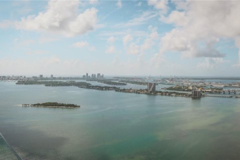 Condo in Miami, Florida, 4 bedrooms № 2301261 - photo 13