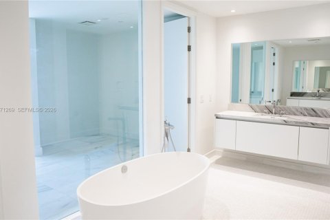 Condo in Miami, Florida, 4 bedrooms № 2301261 - photo 19