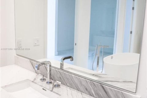 Condo in Miami, Florida, 4 bedrooms № 2301261 - photo 21
