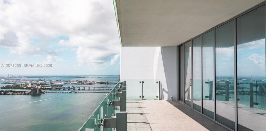 Condo in Miami, Florida, 4 bedrooms № 2301261