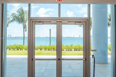 Condo in Miami, Florida, 4 bedrooms № 2301261 - photo 30