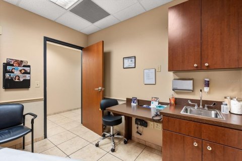 Propiedad comercial en venta en Orlando, Florida, 293.94 m2 № 1893910 - foto 19