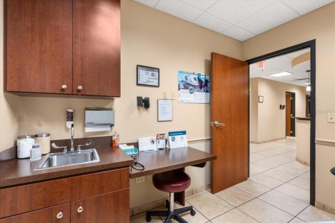 Propiedad comercial en venta en Orlando, Florida, 293.94 m2 № 1893910 - foto 15