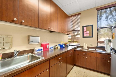 Propiedad comercial en venta en Orlando, Florida, 293.94 m2 № 1893910 - foto 18