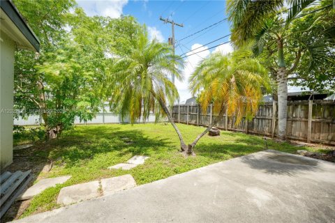 Villa ou maison à vendre à Miami, Floride: 3 chambres, 156.82 m2 № 2087111 - photo 28