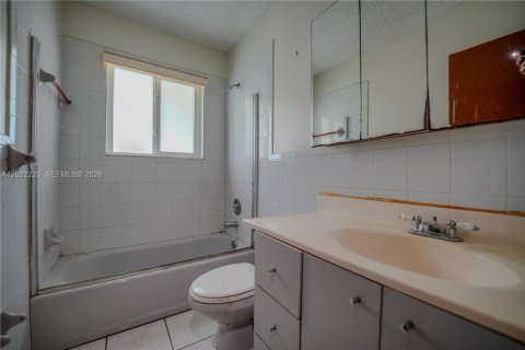 Villa ou maison à vendre à Miami, Floride: 3 chambres, 156.82 m2 № 2087111 - photo 19