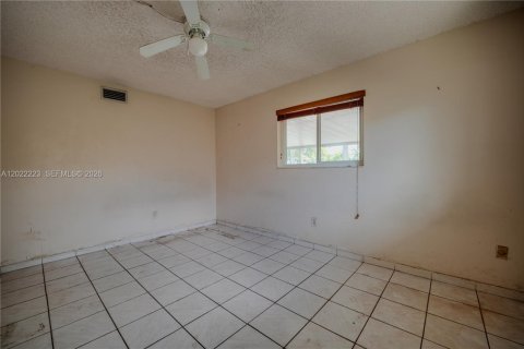 Villa ou maison à vendre à Miami, Floride: 3 chambres, 156.82 m2 № 2087111 - photo 18