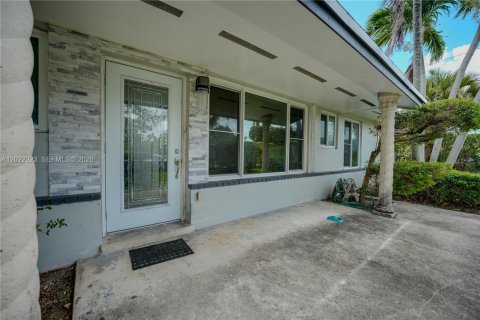 Villa ou maison à vendre à Miami, Floride: 3 chambres, 156.82 m2 № 2087111 - photo 4