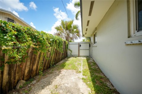 Villa ou maison à vendre à Miami, Floride: 3 chambres, 156.82 m2 № 2087111 - photo 29