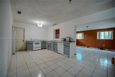 Villa ou maison à vendre à Miami, Floride: 3 chambres, 156.82 m2 № 2087111 - photo 11