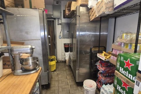 Propiedad comercial en venta en Miami, Florida № 1784096 - foto 29