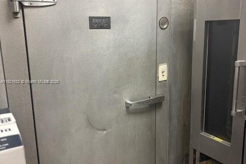 Propiedad comercial en venta en Miami, Florida № 1784096 - foto 12