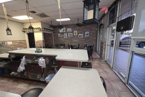 Propiedad comercial en venta en Miami, Florida № 1784096 - foto 4