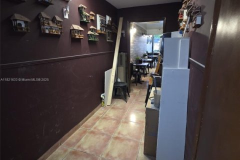 Propiedad comercial en venta en Miami, Florida № 1784096 - foto 24