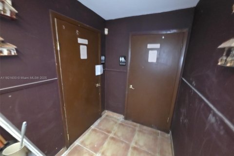 Propiedad comercial en venta en Miami, Florida № 1784096 - foto 25