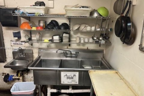 Propiedad comercial en venta en Miami, Florida № 1784096 - foto 14