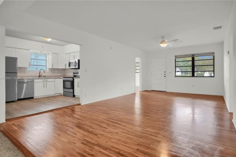 Villa ou maison à louer à Miami, Floride: 3 chambres, 128.95 m2 № 1945652 - photo 3