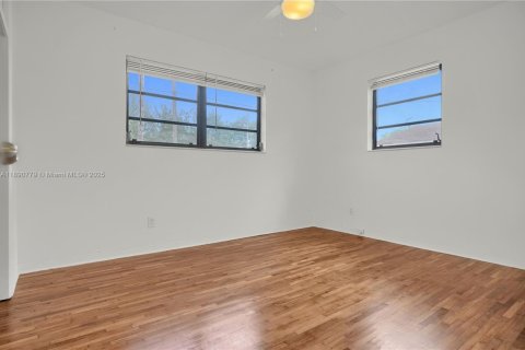Villa ou maison à louer à Miami, Floride: 3 chambres, 128.95 m2 № 1945652 - photo 12