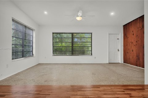Villa ou maison à louer à Miami, Floride: 3 chambres, 128.95 m2 № 1945652 - photo 4