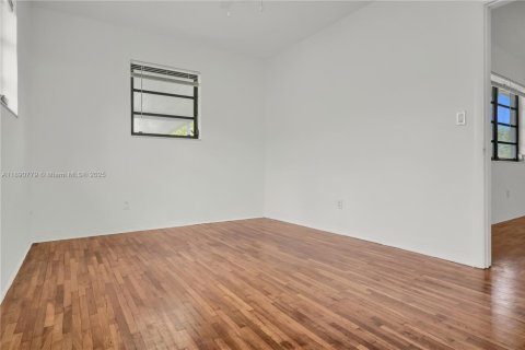 Villa ou maison à louer à Miami, Floride: 3 chambres, 128.95 m2 № 1945652 - photo 10