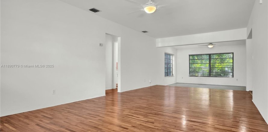 Villa ou maison à Miami, Floride 3 chambres, 128.95 m2 № 1945652