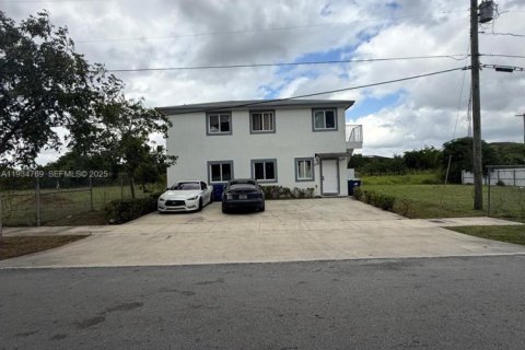 Casa en alquiler en Miami, Florida, 3 dormitorios № 1992943 - foto 1