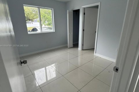 Casa en alquiler en Miami, Florida, 3 dormitorios № 1992943 - foto 11