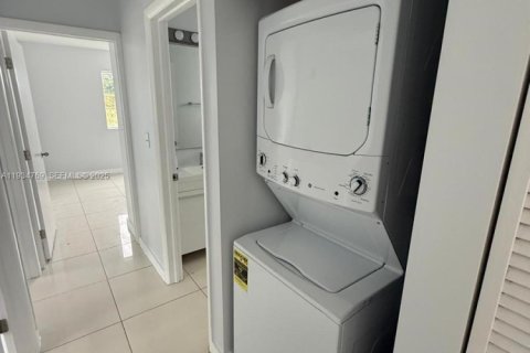 Casa en alquiler en Miami, Florida, 3 dormitorios № 1992943 - foto 7