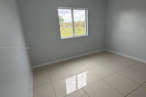 Casa en alquiler en Miami, Florida, 3 dormitorios № 1992943 - foto 13