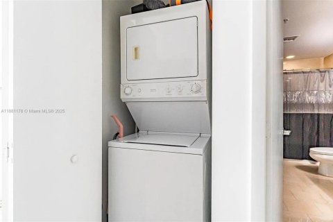 Copropriété à louer à Miami, Floride: 1 chambre, 67.08 m2 № 1924473 - photo 14