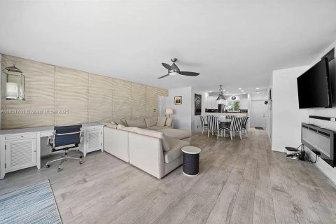 Condo in Hillsboro Beach, Florida, 2 bedrooms  № 1872705 - photo 6