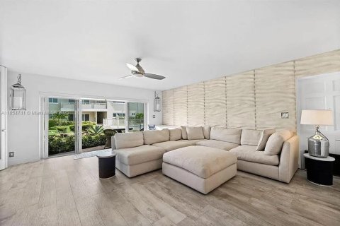 Condo in Hillsboro Beach, Florida, 2 bedrooms  № 1872705 - photo 7