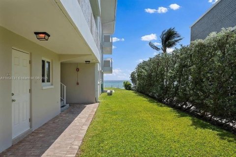 Condo in Hillsboro Beach, Florida, 2 bedrooms  № 1872705 - photo 20