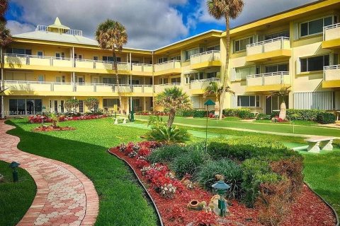 Condo in Hillsboro Beach, Florida, 2 bedrooms  № 1872705 - photo 2
