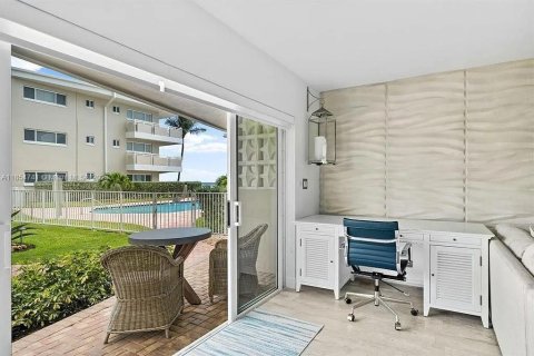 Condo in Hillsboro Beach, Florida, 2 bedrooms  № 1872705 - photo 19