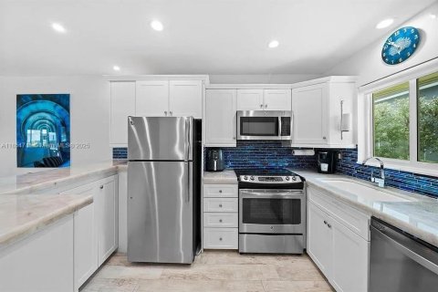 Condo in Hillsboro Beach, Florida, 2 bedrooms  № 1872705 - photo 3