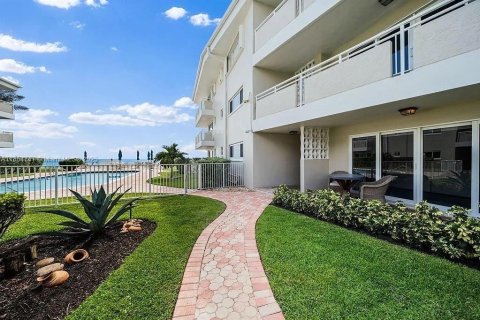 Condo in Hillsboro Beach, Florida, 2 bedrooms  № 1872705 - photo 1