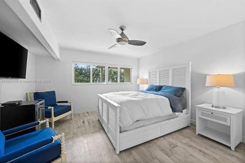 Condo in Hillsboro Beach, Florida, 2 bedrooms  № 1872705 - photo 15