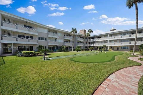 Condo in Hillsboro Beach, Florida, 2 bedrooms  № 1872705 - photo 24