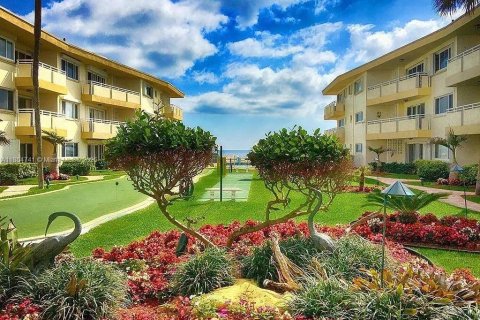 Condo in Hillsboro Beach, Florida, 2 bedrooms  № 1872705 - photo 26