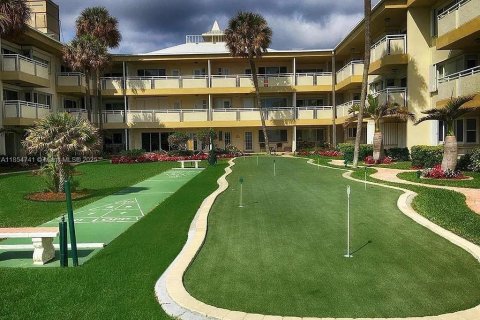 Condo in Hillsboro Beach, Florida, 2 bedrooms  № 1872705 - photo 27